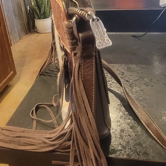 Elegant Brown and White Leather Crossbody Bag - Picture 5 of 7